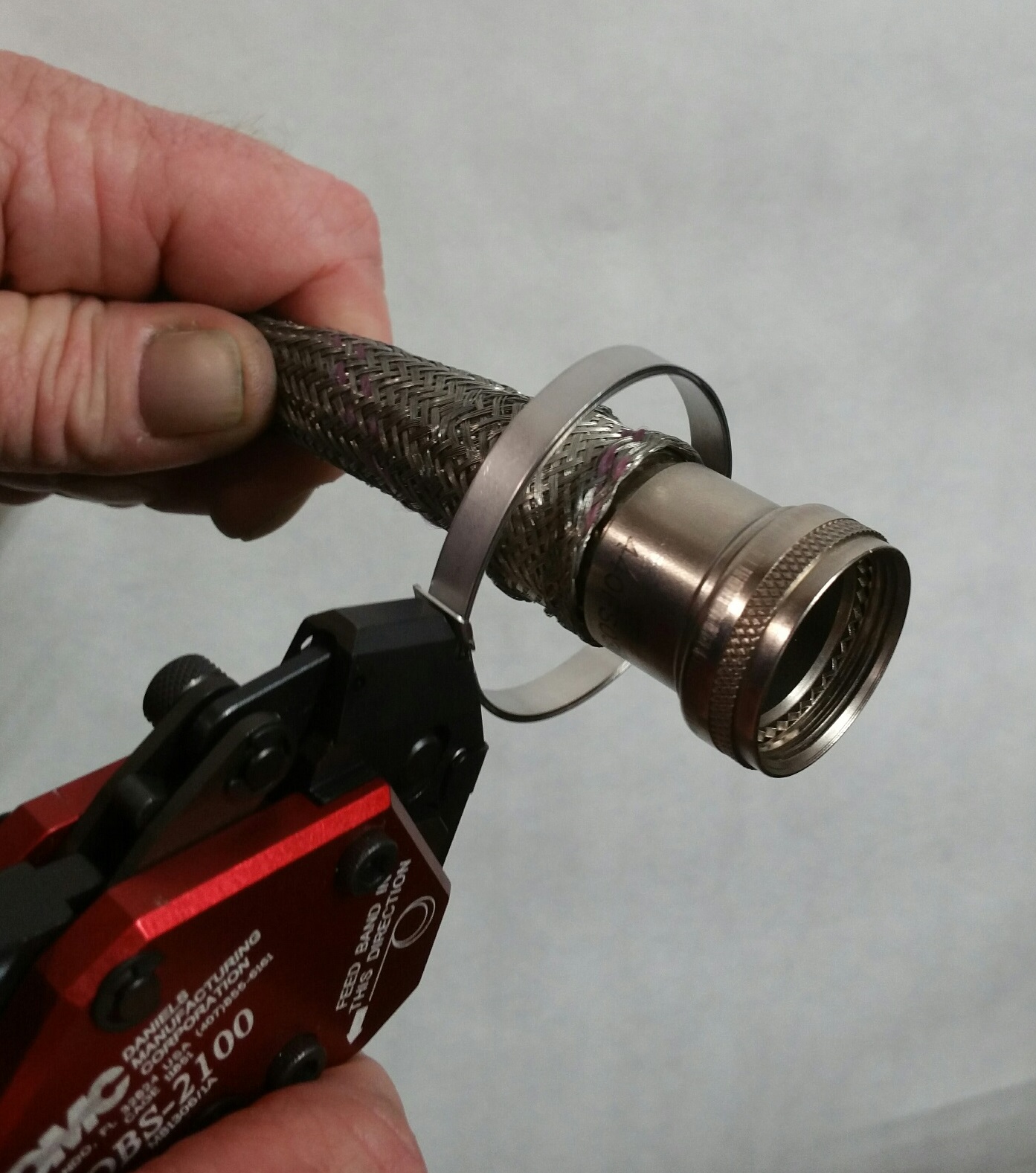 tool-installing-clamp-band-solutions